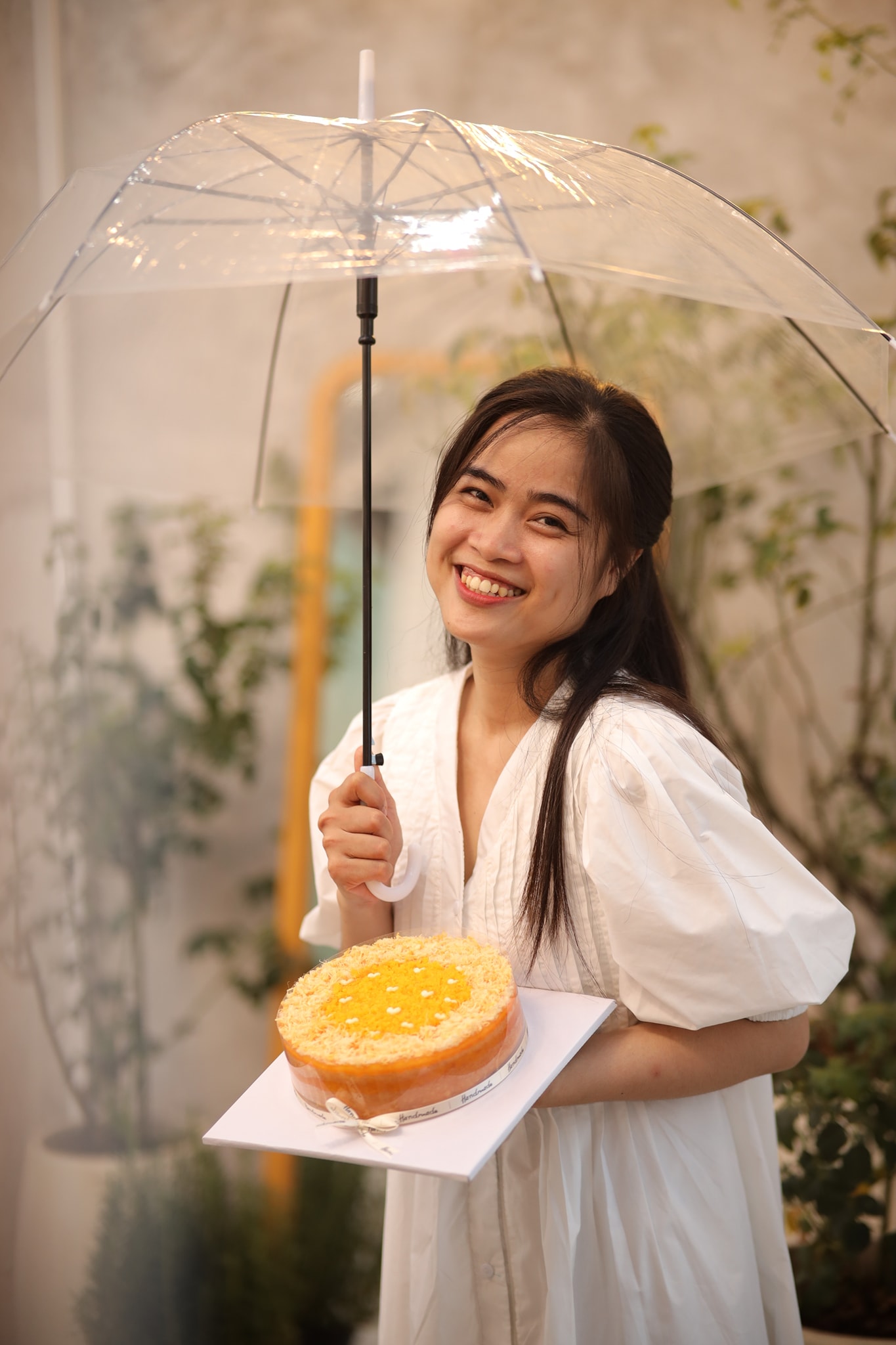 Huỳnh Nhân Quốc cùng Hồ Thị Hoài Quyên ở Hoa House
